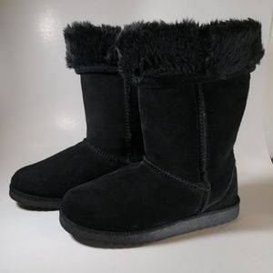 Adorable black boots with fur size women's